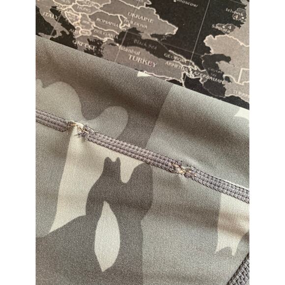 Sweaty Betty Power 7/8 Length Camo Women's Size Medium - Picture 10 of 10